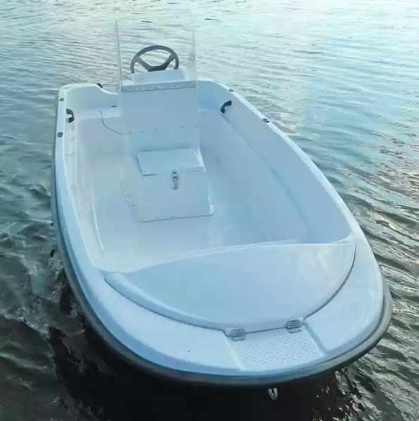 Стеклопластиковая лодка Пингвин с консолью (тримаран) в Воронеже