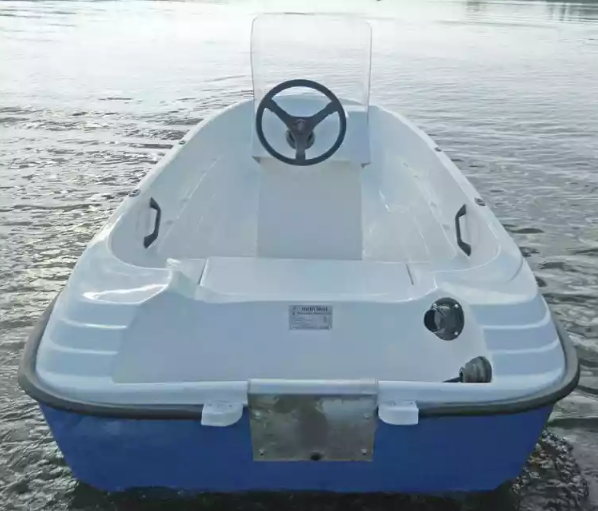 Стеклопластиковая лодка Пингвин с консолью (тримаран) в Воронеже