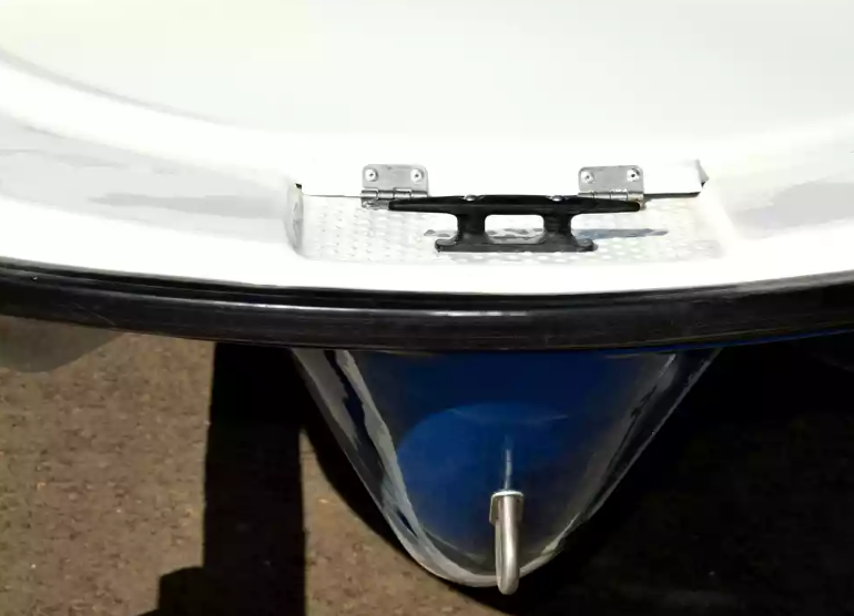 Стеклопластиковая лодка Пингвин с консолью (тримаран) в Воронеже