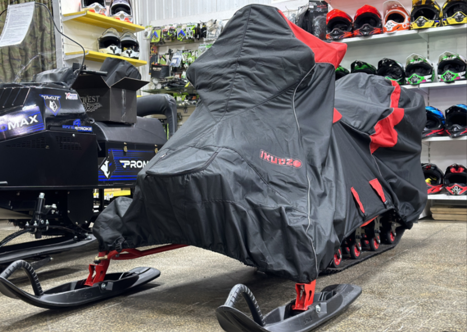 Чехол транспорт. снегохода IKUDZO HUNTER черно-красный Оксфорд ПРЕМИУМ качества с лого IKUDZO в Воронеже