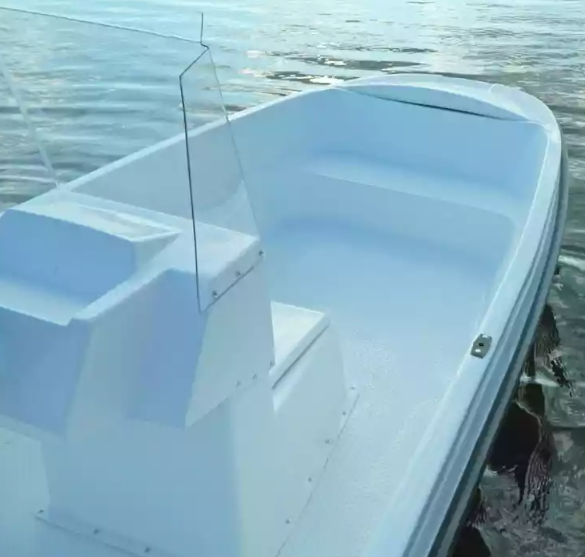 Стеклопластиковая лодка Пингвин с консолью (тримаран) в Воронеже