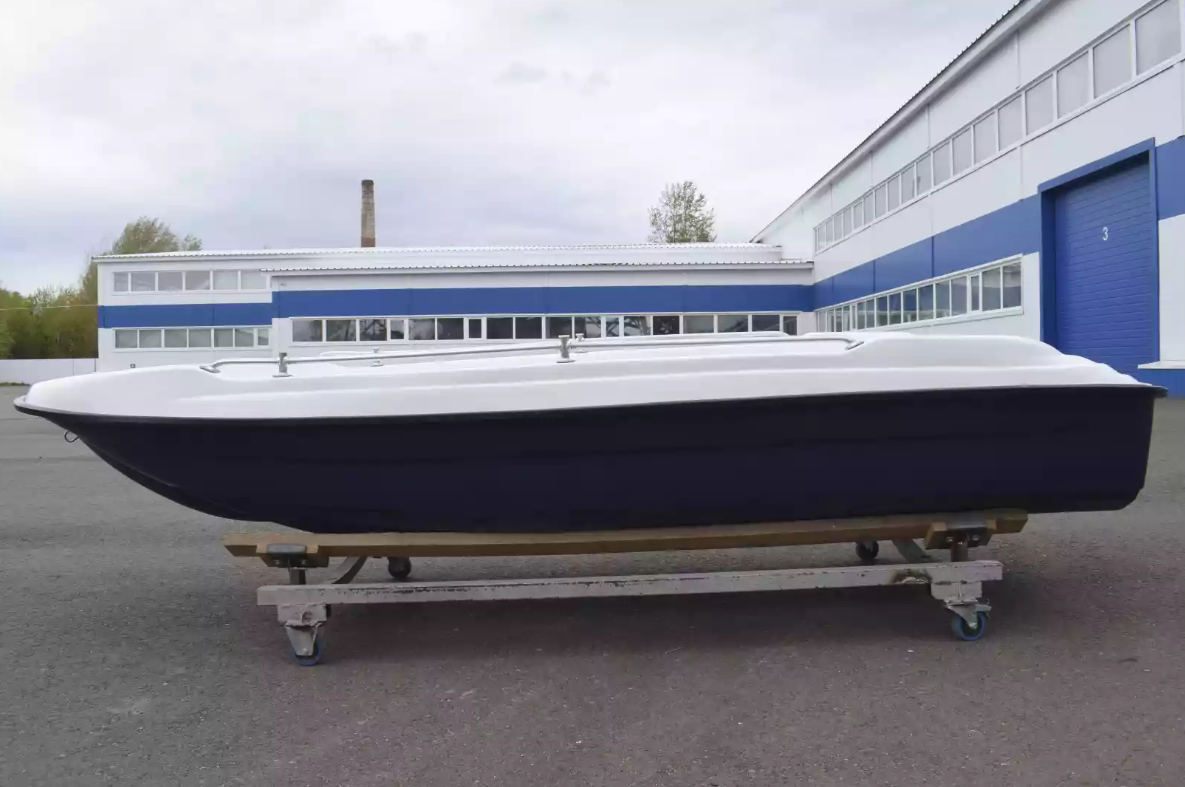 Стеклопластиковая лодка Пингвин New (тримаран) в Воронеже